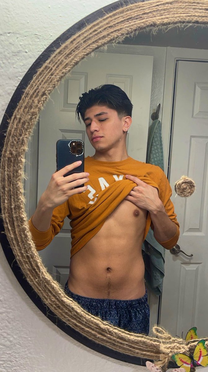 arthur001greg's tweet photo. Anyone💦 https://t.co/AmNGtUTjwI
