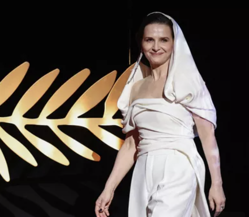 ChLECHEVALIER's tweet image. ATEFAH RAJABI SAHAALEH / JULIETTE BINOCHE

  - En Iran, Atefah Rajabi Sahaaleh a été pendue, condamnée pour "actes impudiques" (être en voiture avec un garçon) et pour avoir ôté son hijab au cours du procès.
                                                PENDUE !!...

  - En…