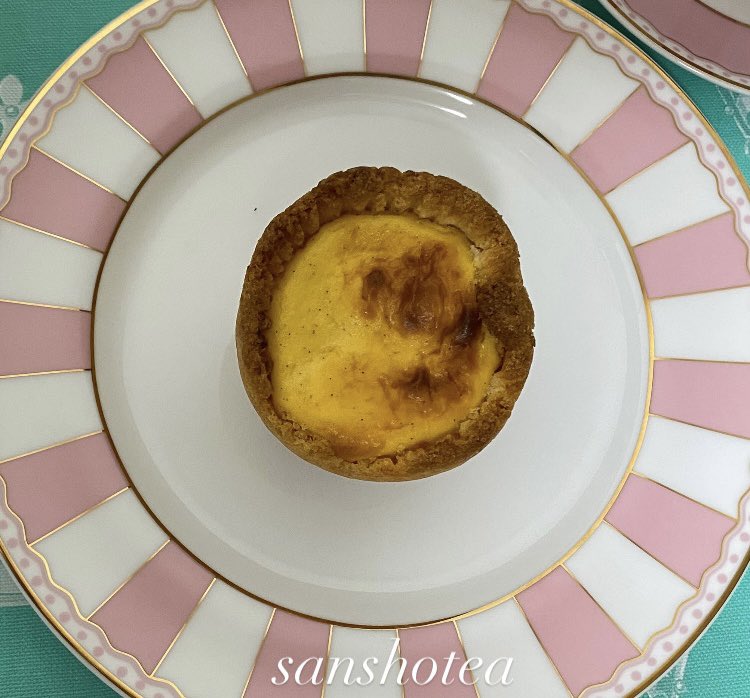 sanshotea's tweet photo. Dear Aunt Lucy
ROYAL BLEND /
FORTNUM&MASON
高島屋さんの京都食の博覧会の
Berry Buttonさんでフィナンシェとマドレーヌ、エッグスコーン購入成功🙌🙌
エッグスコーンは外サク中とろカスタードが美味しい✨
見た目ボリューミーだけど余裕で飽きずに完食🥰
お箱も可愛い💓
#茶好連
#BerryButton https://t.co/cKUdcidnoE