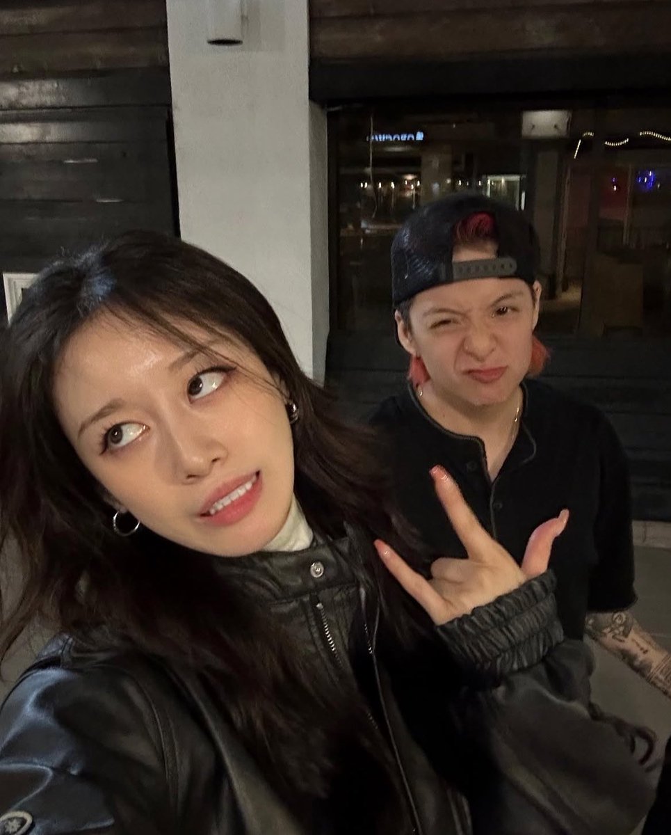 지연 엠버 셀카 떳다……