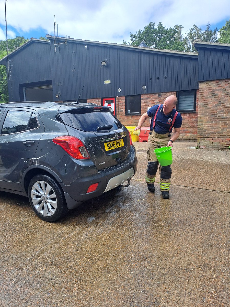 Mayfield Fire Station car wash in full flow, raising money for the Ff charity and local school. <a href="/EastSussexFRS/">East Sussex FRS</a> <a href="/firefighters999/">Fire Fighters Charity</a> #localpride