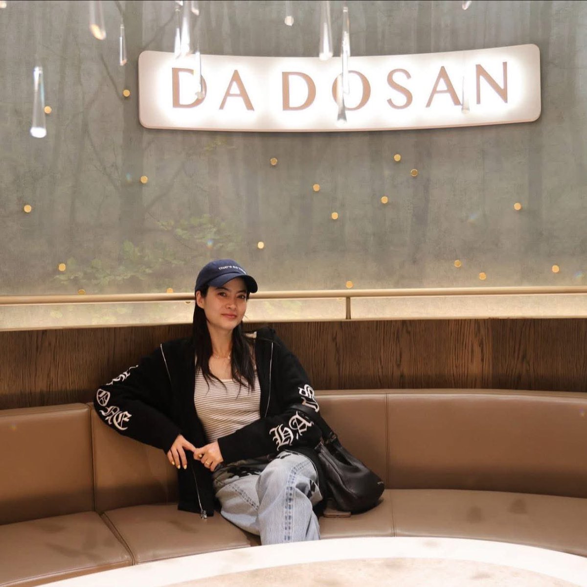 DAofficialTH's tweet photo. ขอขอบคุณ “คุณมาร์กี้ ราศรี” ดารา นักแสดงมากความสามารถ ที่เข้ามาดูแลผิวหน้าที่ DA DOSAN 💖🙏🏼
#โรงพยาบาลดีเอ #DAdosan #คลินิกผิวแบบลัคชู #มาร์กี้ราศรี https://t.co/yQfuRZtNLb