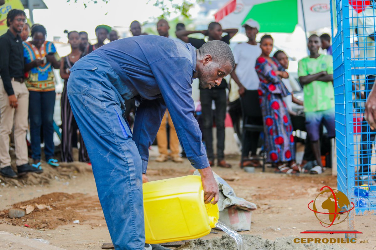 ceprodilic's tweet photo. Notre engagement pour un #Burundi propre et vert, va au-delà de ces installations. Nous poursuivrons nos efforts par une collecte régulière des déchets plastiques déposés, en coordination avec les services locaux assurant la pérennité de cette action cruciale.

🚛♻️#Villepropre https://t.co/OIamBsFvB2