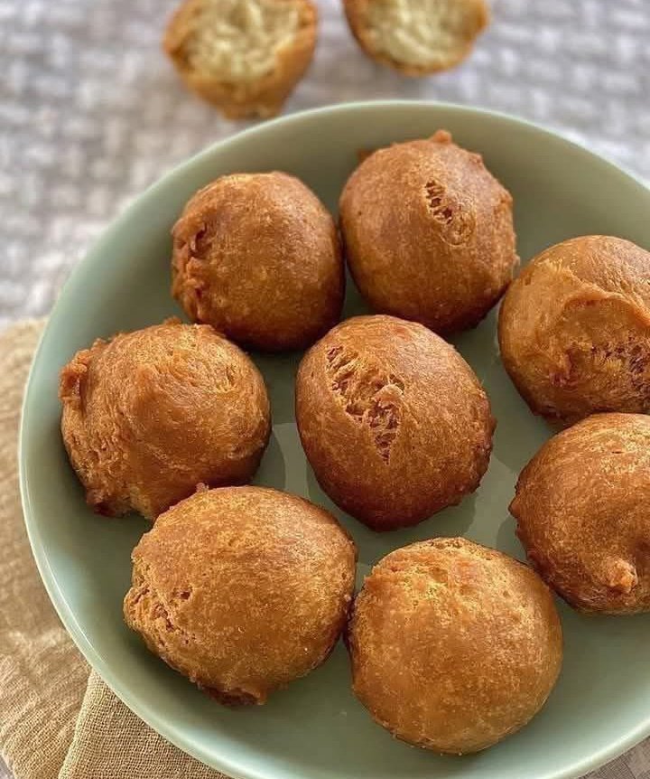 Umugabo urya amandazi muruhame yanywa ni igikoma.