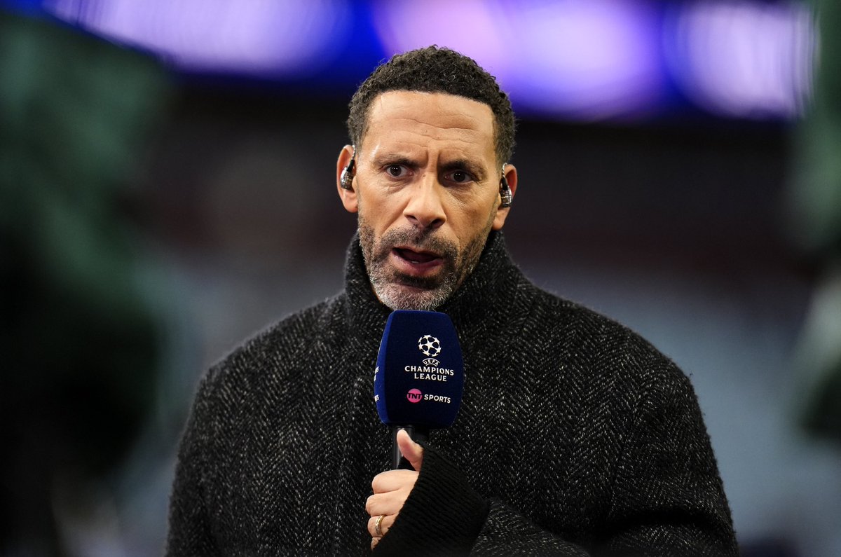 ActuFoot_'s tweet photo. Rio Ferdinand 🏴󠁧󠁢󠁥󠁮󠁧󠁿 est "𝗖𝗛𝗢𝗤𝗨𝗘́" par Lamine Yamal 🇪🇸 :

« 𝗟𝗘 𝗠𝗘𝗜𝗟𝗟𝗘𝗨𝗥 𝗝𝗢𝗨𝗘𝗨𝗥 𝗗𝗨 𝗠𝗢𝗡𝗗𝗘. 🙌

J’adore ce gars. Il est… Pff… Il joue avec la maturité d’un joueur de 28 ans !

Messi 🇦🇷 et Ronaldo 🇵🇹 ne faisaient pas ça à cet âge. Personne.

𝗜𝗟 𝗝𝗢𝗨𝗘 𝗔𝗨 𝗙𝗢𝗢𝗧𝗕𝗔𝗟𝗟 𝗗’𝗨𝗡𝗘 𝗠𝗔𝗡𝗜𝗘̀𝗥𝗘 𝗗𝗜𝗙𝗙𝗘́𝗥𝗘𝗡𝗧𝗘. 

C’est une folie, ce n’est pas normal de ne pas ressentir la pression : 𝗖𝗘𝗦 𝟰𝟱 𝗣𝗥𝗘𝗠𝗜𝗘̀𝗥𝗘𝗦 𝗠𝗜𝗡𝗨𝗧𝗘𝗦 𝗙𝗔𝗖𝗘 𝗔̀ 𝗟’𝗜𝗡𝗧𝗘𝗥 𝗠𝗜𝗟𝗔𝗡 (𝗮̀ 𝗹’𝗮𝗹𝗹𝗲𝗿)… 𝗝𝗘 𝗡’𝗔𝗩𝗔𝗜𝗦 𝗝𝗔𝗠𝗔𝗜𝗦 𝗩𝗨 𝗖̧𝗔. » 🤯

🎙️ @footballontnt