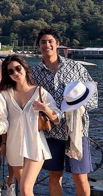 pangilinan_db's tweet photo. I will never let you forget about this.

Donny just casually holding Belle's worn dress.😭😭

#donbelle #donnypangilinan #bellemariano https://t.co/MCwg9rGnpG