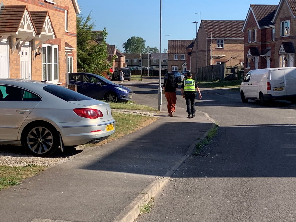 #Crosby

The Crosby and Park NPT have been out on foot this week around the Normanby Grange estate chatting to residents about issues in their community. They were joined by local ward Councillors and Safer Neighbourhoods. Checks for weapons were also made as part of #Sceptre