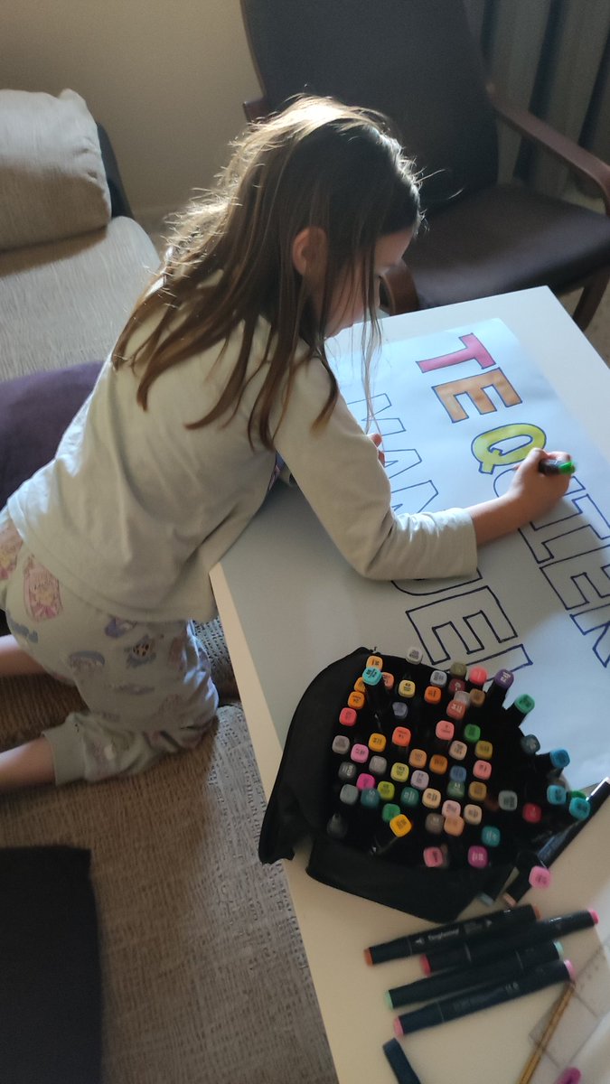 Manuel Hernández (@mhfidalgo) on Twitter photo Hola <a href="/manuelcarrasco_/">Manuel Carrasco</a> te presento a Victoria.
Aquí la tienes preparando un cartel para su primer concierto con 7 añitos.
La entrada se la trajeron los reyes magos, así que vamos a convocar a Baltasar <a href="/Fedesmarque/">Fede Quintero</a> a ver si la puedes saludar.
Muchas gracias!!
#toursalvaje Hola <a href="/manuelcarrasco_/">Manuel Carrasco</a> te presento a Victoria.
Aquí la tienes preparando un cartel para su primer concierto con 7 añitos.
La entrada se la trajeron los reyes magos, así que vamos a convocar a Baltasar <a href="/Fedesmarque/">Fede Quintero</a> a ver si la puedes saludar.
Muchas gracias!!
#toursalvaje