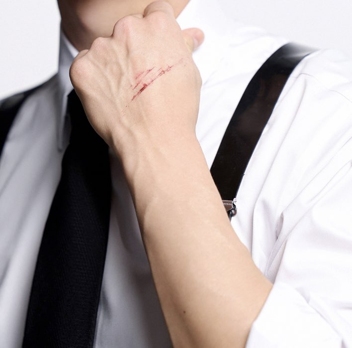 HIS VEINED HANDS OMFG