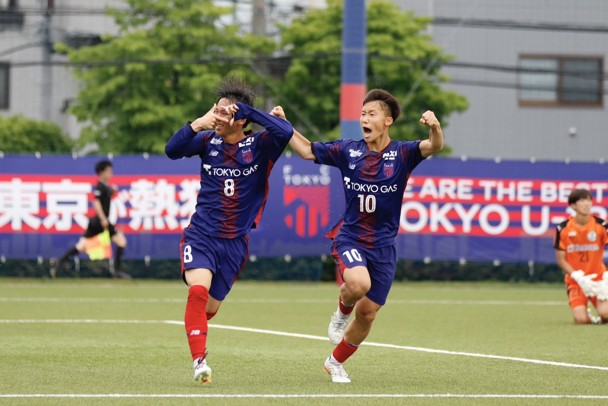 前橋育英　ピステ、白ユニ上下
購入さん専用 前橋育英 ピステ、白ユニ上下 購入さん専用