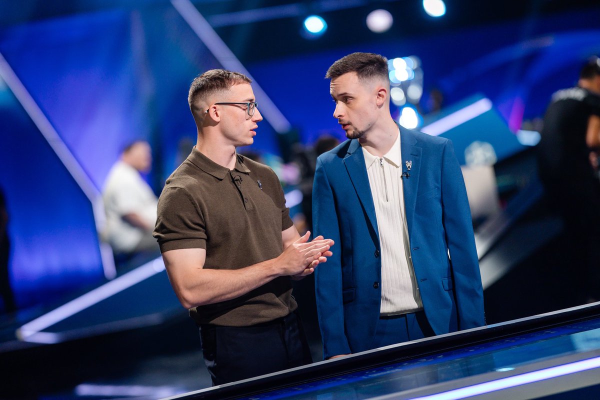 Pulling up to Commentary Cabin 😎

#eChampionsLeague | #FCPro