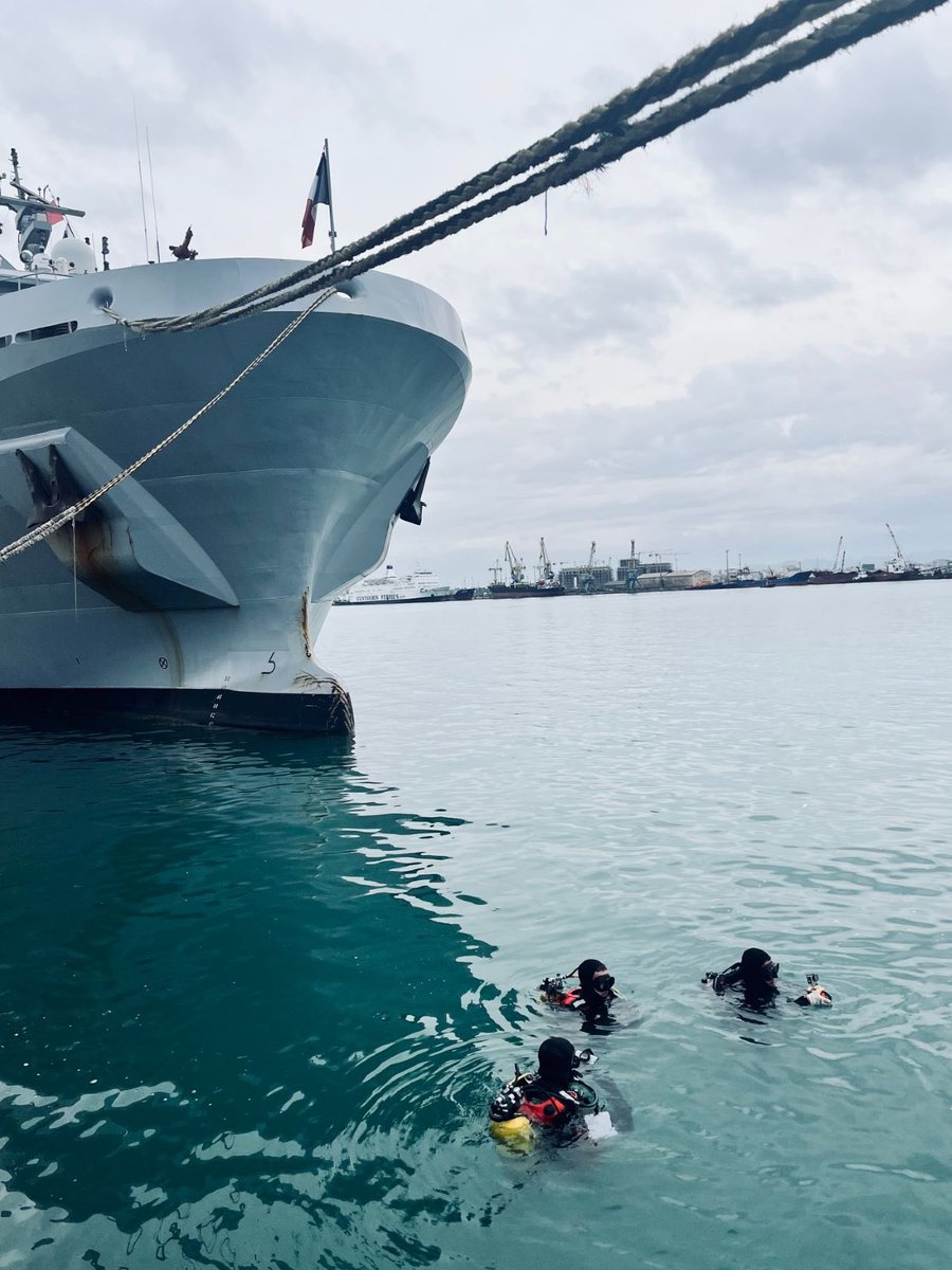 Cecmed (@cecmed_off) on Twitter photo Le bâtiment de soutien et d'assistance Seine <a href="/MarineNationale/">Marine nationale</a> poursuit sa mission en #Méditerranée
Lors d'une escale à Durrës 🇦🇱, une plongée commune a été réalisée avec les démineurs albanais permettant ainsi de renforcer nos liens avec la marine albanaise #CoopérationMilitaire Le bâtiment de soutien et d'assistance Seine <a href="/MarineNationale/">Marine nationale</a> poursuit sa mission en #Méditerranée
Lors d'une escale à Durrës 🇦🇱, une plongée commune a été réalisée avec les démineurs albanais permettant ainsi de renforcer nos liens avec la marine albanaise #CoopérationMilitaire
