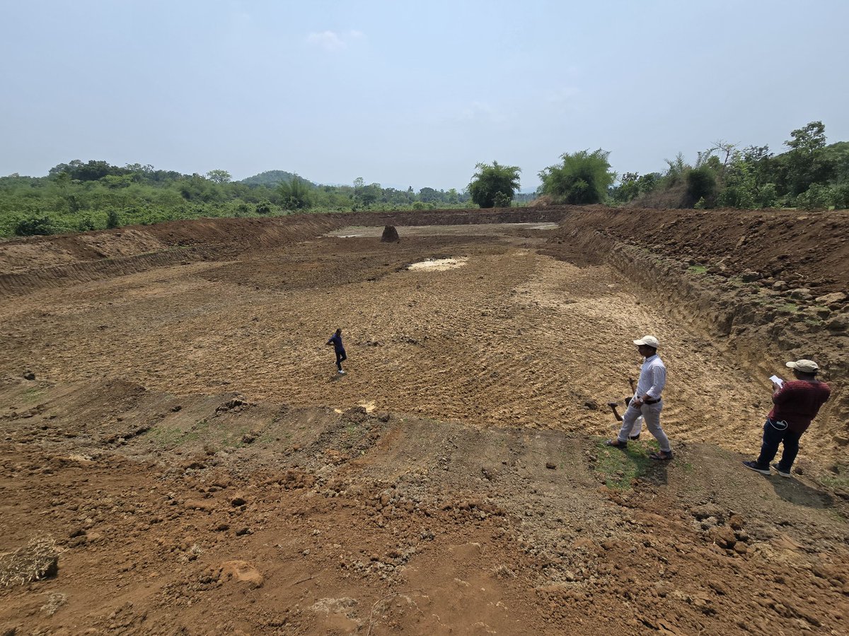 BDO_HINDOL's tweet photo. Joint inspection of development works by BDO, AEE, JE at Nabakishorpur GP under Hindol block https://t.co/tMCpbdlbaZ