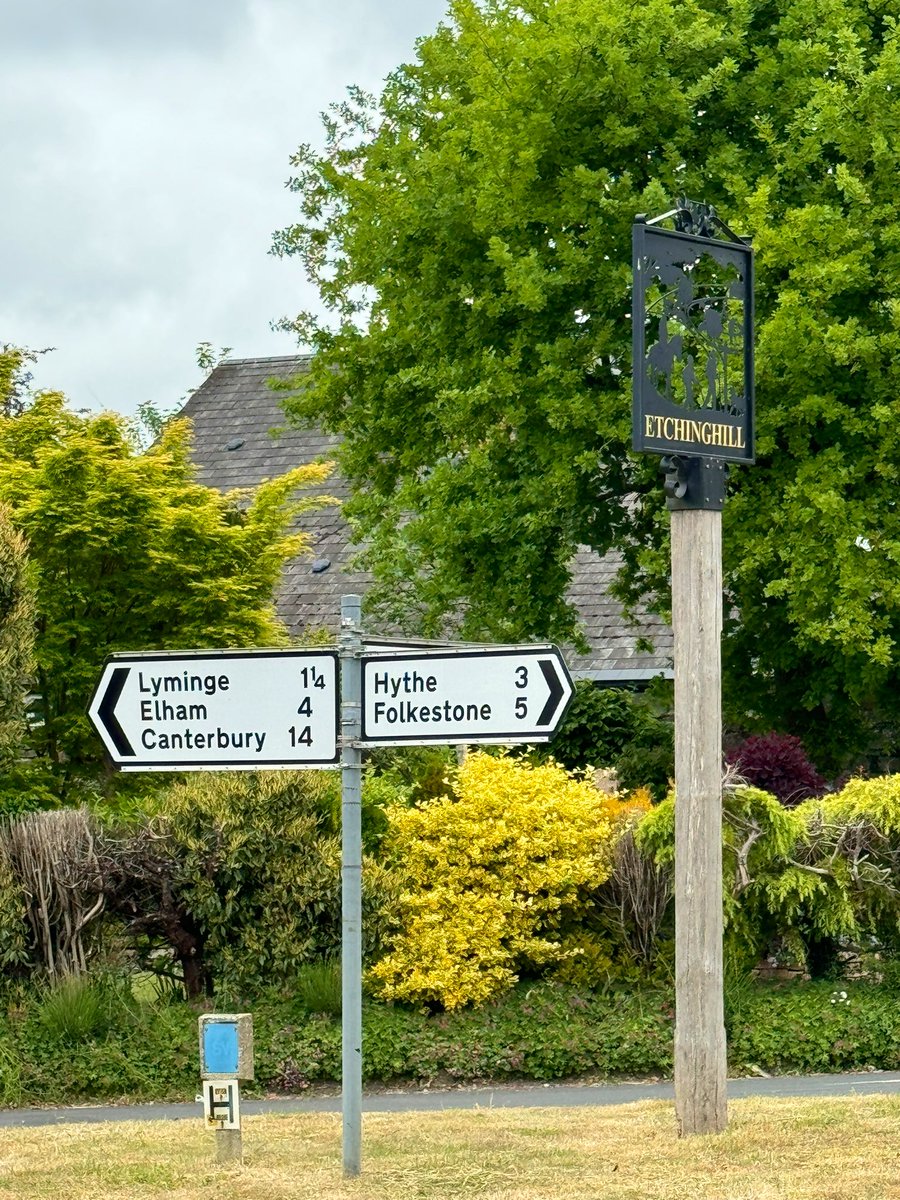 APCAFC's tweet image. Having completed the #NorthDownsWay midweek, I’m now back at Etchinghill in Kent for…
#GoingAroundtheUKCoastAgain 
Day 140
SIDE PROJECT 
#SaxonShoreWay

Today I’ll be heading towards the Romney Marshes from the point that I previously left the North Downs Way.