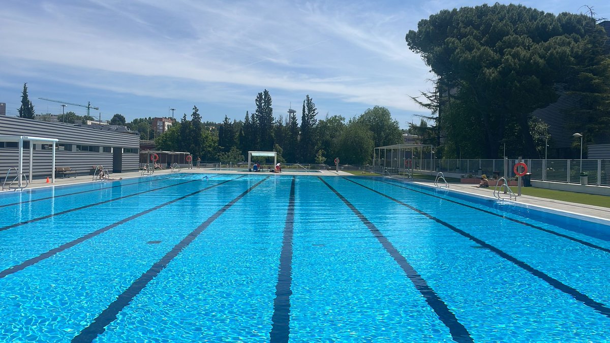 A vivir Madrid (@avivirmadrid) on Twitter photo 🌞 Máximas de 24ºC en Madrid y ganas de verano. Arranca la temporada de piscinas en la capital
📍Conectamos con <a href="/leo12rod/">Leo Rodríguez</a> desde una de las piscinas municipales abiertas este finde. ¿Cómo responde la ciudad al primer chapuzón de la temporada?
📻 cadenaser.com/radio-madrid/a… 🌞 Máximas de 24ºC en Madrid y ganas de verano. Arranca la temporada de piscinas en la capital
📍Conectamos con <a href="/leo12rod/">Leo Rodríguez</a> desde una de las piscinas municipales abiertas este finde. ¿Cómo responde la ciudad al primer chapuzón de la temporada?
📻 cadenaser.com/radio-madrid/a…