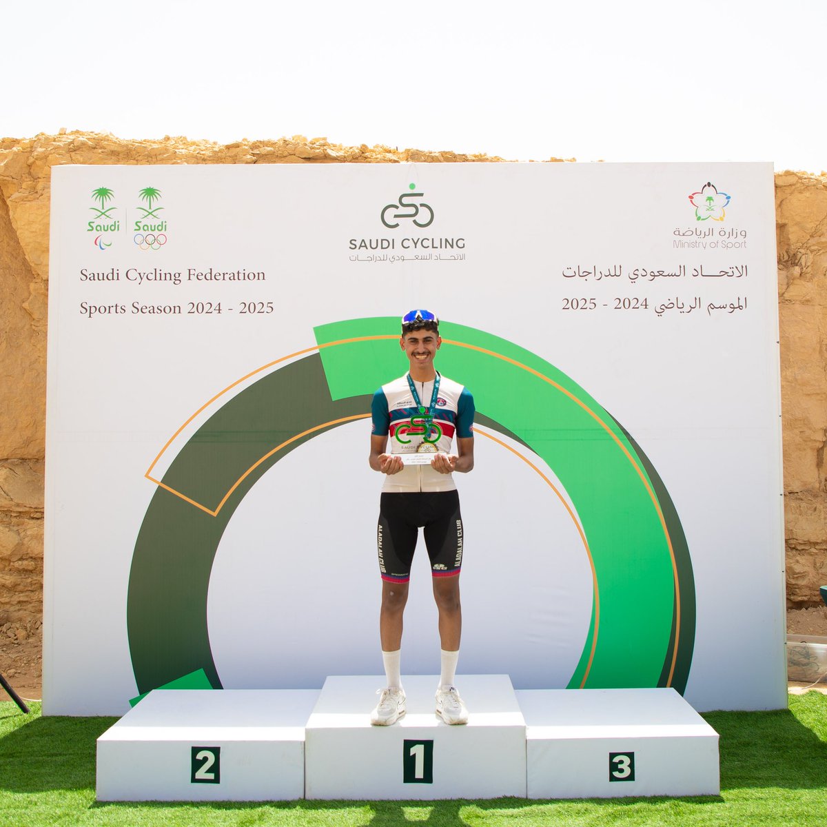 Saudi_Cycling's tweet photo. من قلب التحدي .. إلى منصة التتويج!🤩
نتوّج أبطـال المملكـة للدراجات 🚴🏻🔝

▫️منافسـات فردي ضد الساعة
🚴🏻‍♀️ | مشاعل الحازمي 
🚴🏻 | علي جساس 

▫️منافسـات فردي عام 
🚴🏻‍♀️ | مشاعل الحازمي 
🚴🏻 | الحر الخليف  

▫️بطلًا لفئة الشبـاب 
🚴🏻 | طه الخليفة https://t.co/f6IKI2GkrR