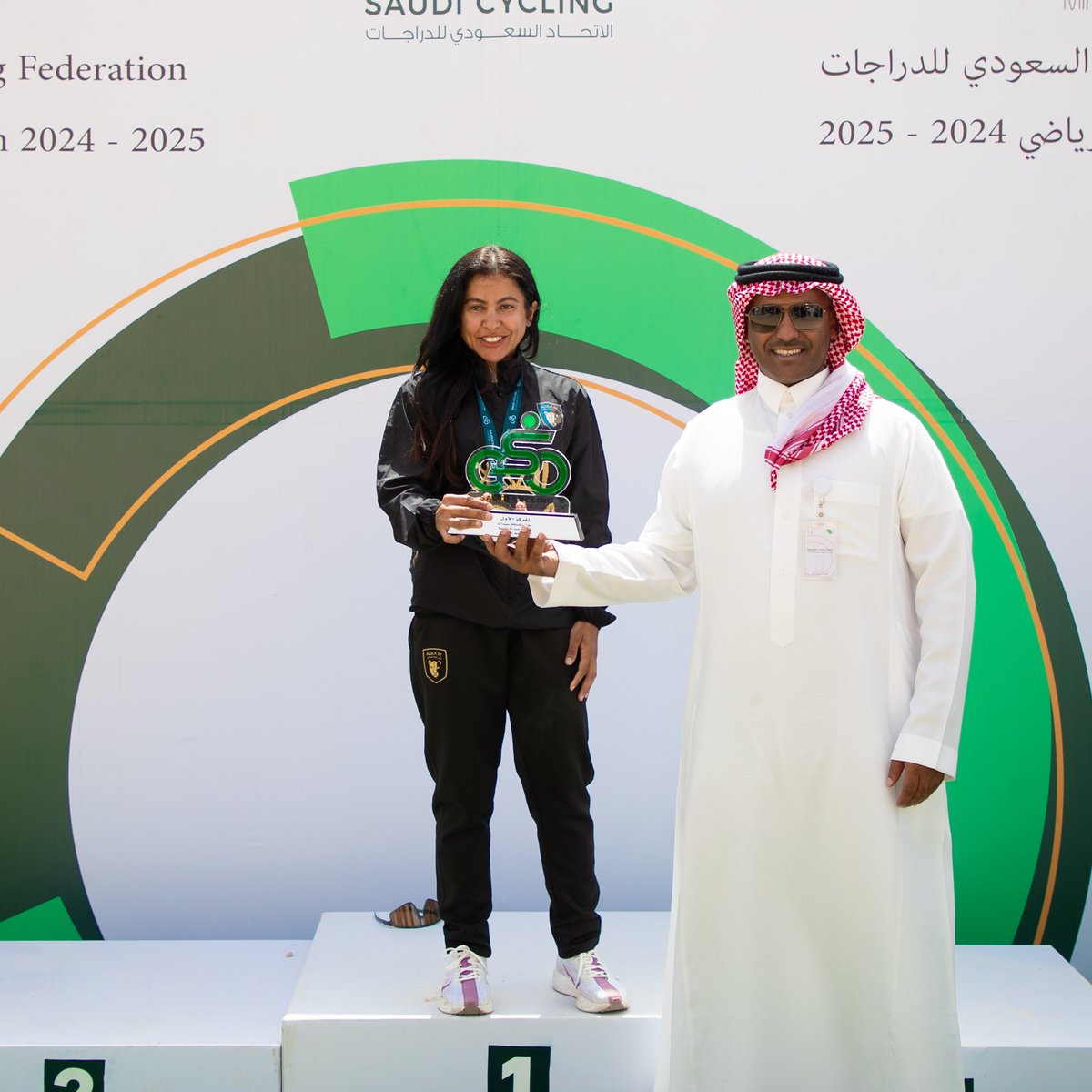 Saudi_Cycling's tweet photo. من قلب التحدي .. إلى منصة التتويج!🤩
نتوّج أبطـال المملكـة للدراجات 🚴🏻🔝

▫️منافسـات فردي ضد الساعة
🚴🏻‍♀️ | مشاعل الحازمي 
🚴🏻 | علي جساس 

▫️منافسـات فردي عام 
🚴🏻‍♀️ | مشاعل الحازمي 
🚴🏻 | الحر الخليف  

▫️بطلًا لفئة الشبـاب 
🚴🏻 | طه الخليفة https://t.co/f6IKI2GkrR