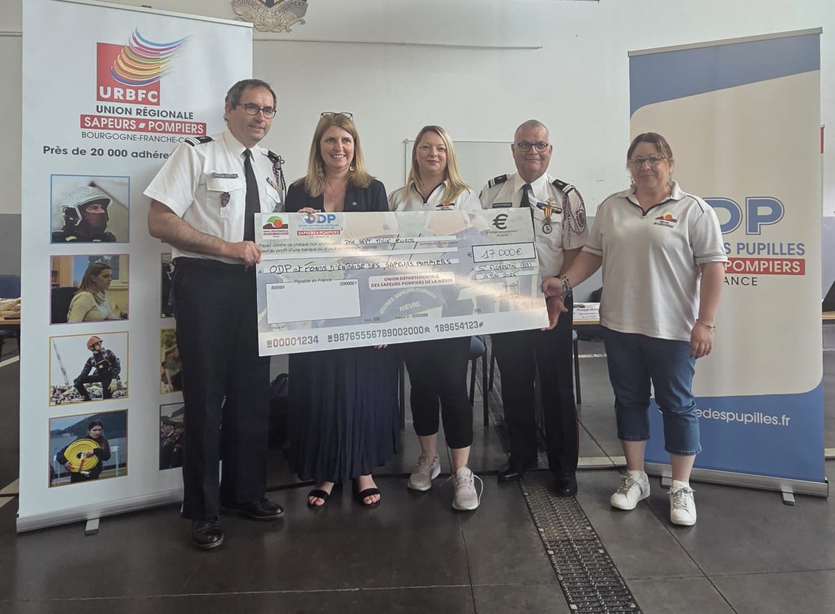 [AG URSPBFC 🚨🚒]

Remise d'un chèque de 17000 euros🤩🤩🤩 du réseau associatif de  <a href="/UDSP58/">UDSP 58</a>   a l' <a href="/OdpPompiers/">ODP Sapeurs-Pompiers de France</a>
Cette somme est le résultat de la mobilisation de nos amicales lors de différentes manifestations etde l'opération galettes des rois 
Un grand merci à vous 👏👏👏👏