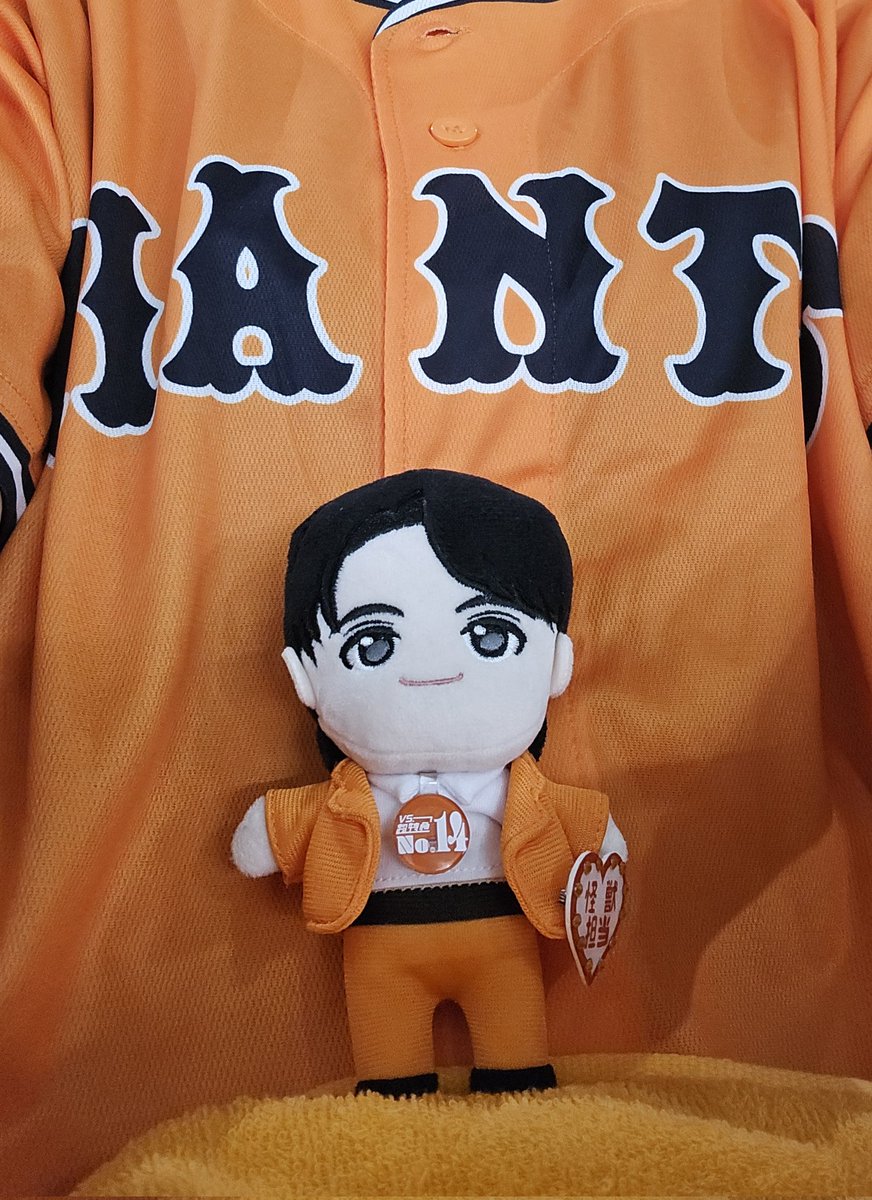 koemi_train0331's tweet photo. 久しぶりに正装して一緒に連れてきた。ピンクの巨人ではなくオレンジの巨人戦。今日は夫氏も娘氏も息子氏も私もオレンジ。４人並んでるからビジョンにも抜かれた！
💙💜💚❤🤍🩶🤎🩵💛🩷
いつか必ずみんなで来ようね🚄
よく下見しておくんだよ。
その日はすぐそこだ！

#超特急
#夢の東京ドーム https://t.co/nPqp8tfFRU