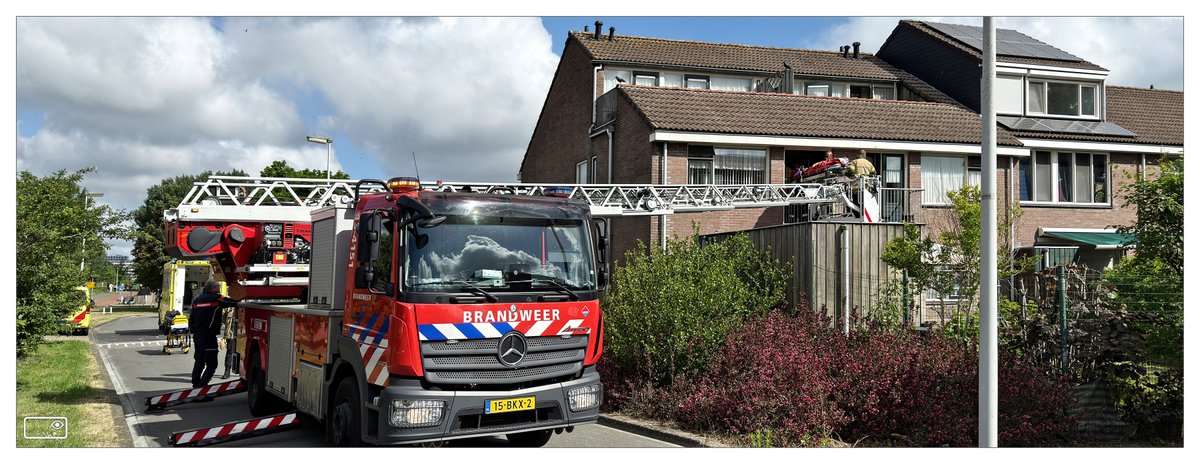 Vrouw gewond uit woning gehesen in Amsterdam Zuidoost