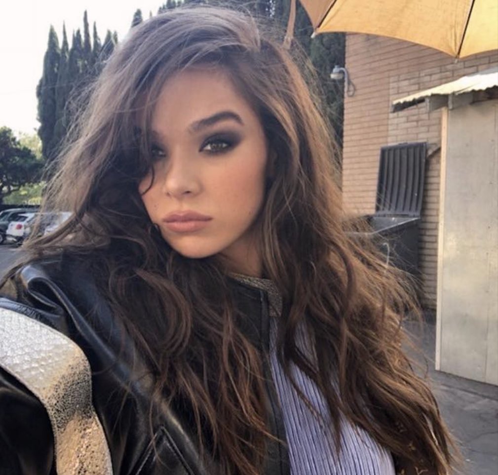 Arachne Parker (Ara for short)
hero name: spider-pink
species (dc): meta-human (25% amazon 25% kryptonian 50% human with spider powers)
species(marvel): mutant
F: Hailee Steinfeld
background: Ara grew up with her mom and dad who instilled in her that with great power comes +