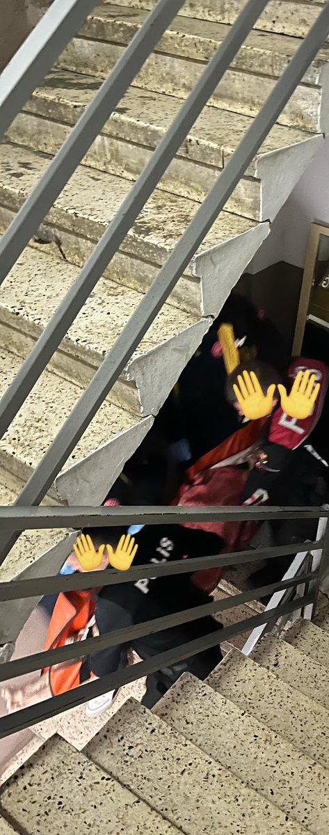 zehraicinadalet's tweet photo. 15.05.2025 tarihinde yedi aylık hamile kız kardeşim zehra gezer eşi olacak murat gezer şahsı tarafından canice öldürülmeye çalışılmıştır. madde bağımlısı olan murat gezer ablamı dört yerinden bıçaklamıştır şu an hayati tehlikesi süren ablam için adalet arıyoruz lütfen ses verin https://t.co/2gGRKFaH7q