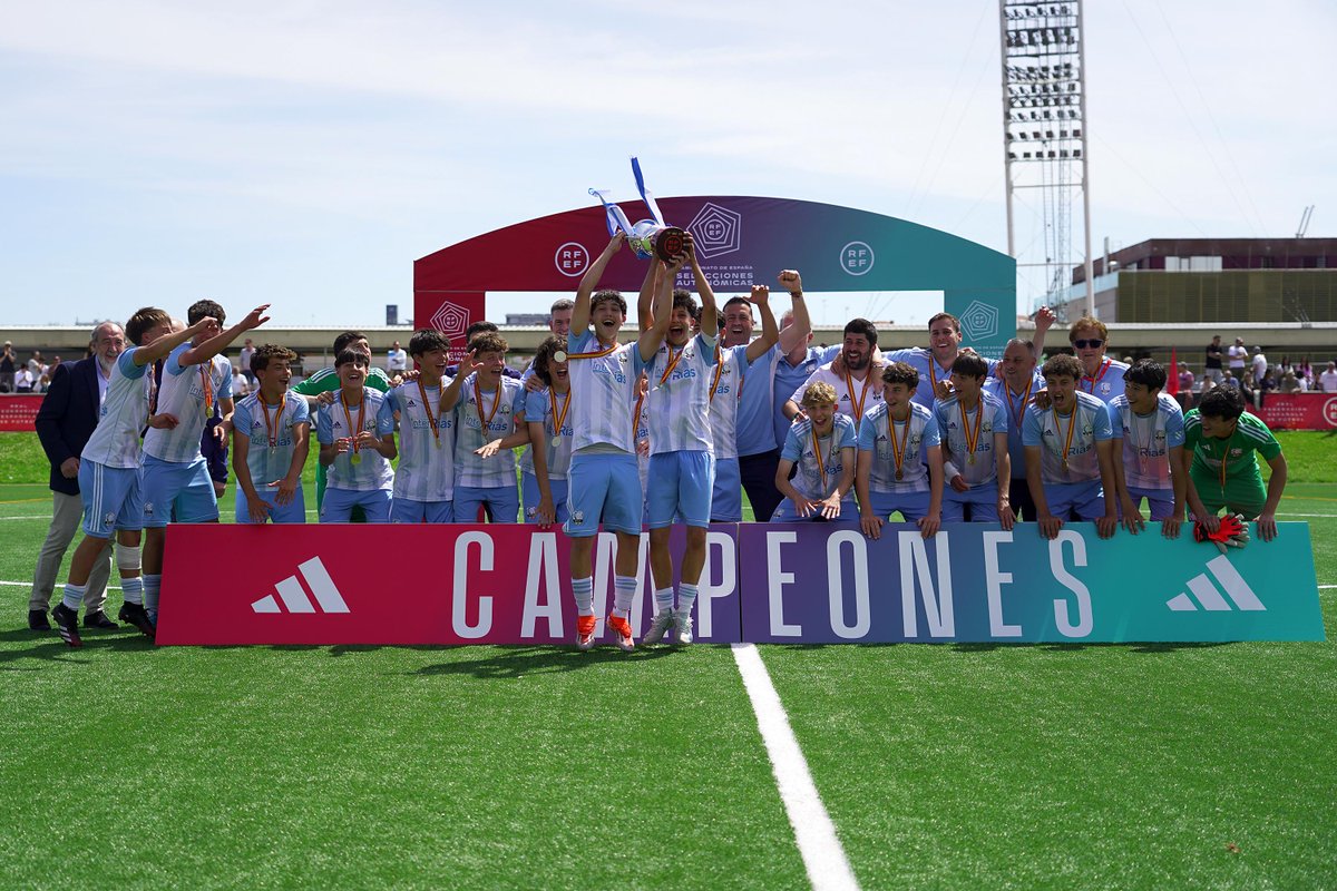 rfef's tweet photo. 🏆 ¡La @futgal se proclama campeona de la 𝗙𝗮𝘀𝗲 𝗣𝗹𝗮𝘁𝗮 de los #CESA!
Galicia completó su gran torneo imponiéndose a Navarra en una emocionante final.
🙌 ¡ENHORABUENA! 🙌
#SUB14MASC https://t.co/ZifJJeSJkZ