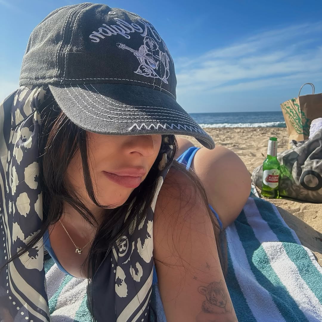 Lauren Kettering beach booty