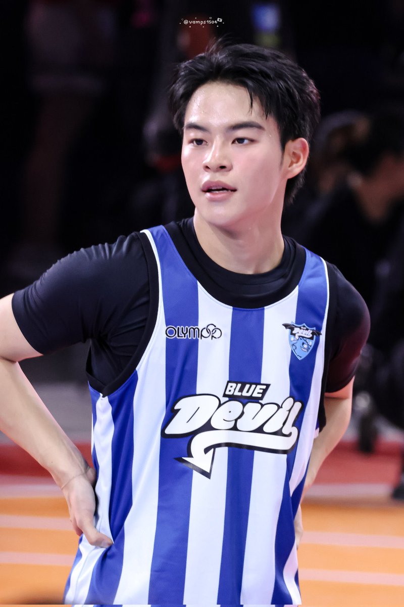 ppornkn's tweet photo. จีบตอนเด็ก แถมฟรีตอนโตมากกกกก พี่นักบาสหล่อจังโว้ยยย😭💥💙🏀

OLYMPOP2025 X BUS 

#MARCKRIS 
#OLYMPOPDAY https://t.co/VqiWzgwFiL