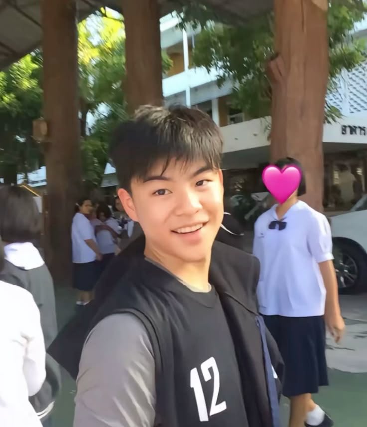 ppornkn's tweet photo. จีบตอนเด็ก แถมฟรีตอนโตมากกกกก พี่นักบาสหล่อจังโว้ยยย😭💥💙🏀

OLYMPOP2025 X BUS 

#MARCKRIS 
#OLYMPOPDAY https://t.co/VqiWzgwFiL