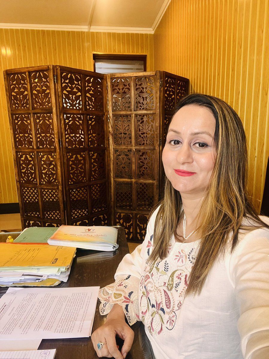 AnissaNabi1's tweet image. Cheers to the new beginnings!!!!

#newoffice #newpost