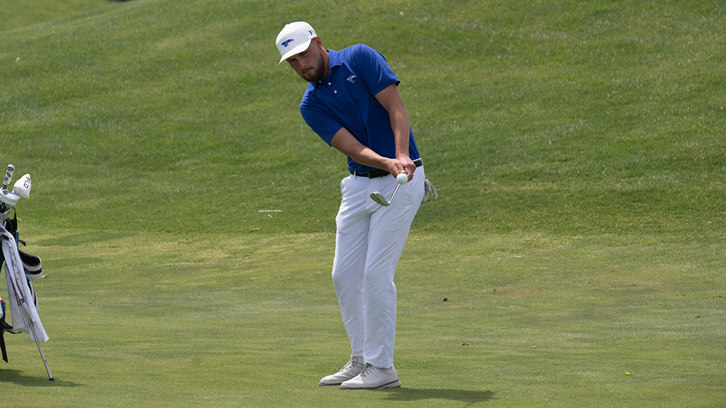 Charlie Box had to wait about 90 minutes, but he was eventually crowned a national champion at the NJCAA Division I Men's Golf Championship on Friday in Newton. #BreatheFire 

hutchinson.prestosports.com/sports/mgolf/2…