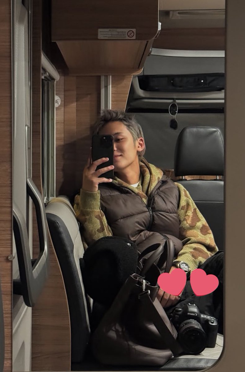 Wonwoo : kameranya bukan punyaku

Jadi… apakah itu Canon EOS punya Mingyu? 🤭