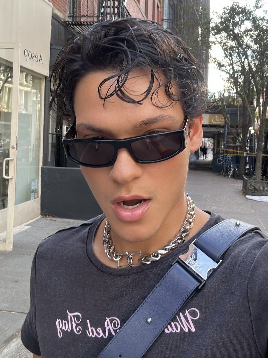 happy #omrtwtselfieday from me and bff