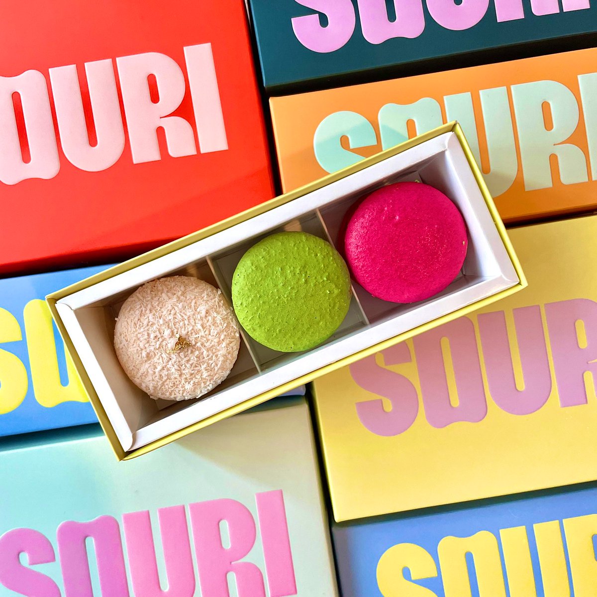 MaryxNongWin's tweet image. 📢📢 กิจที่ 2 แจก SOURI มาการอง 3 ชิ้น 1 คน “รี + เฟบ ผชดต้องทำครบ 2 อย่างนะคะ” ปิดกิจ 23:00 น. วันนี้

ขอบคุณคุณ @SeannePhansit สำหรับของรางวัลค่ะ 

WIN WITH KAWS HOLIDAY

#CentralEmbassyXWinMetawin