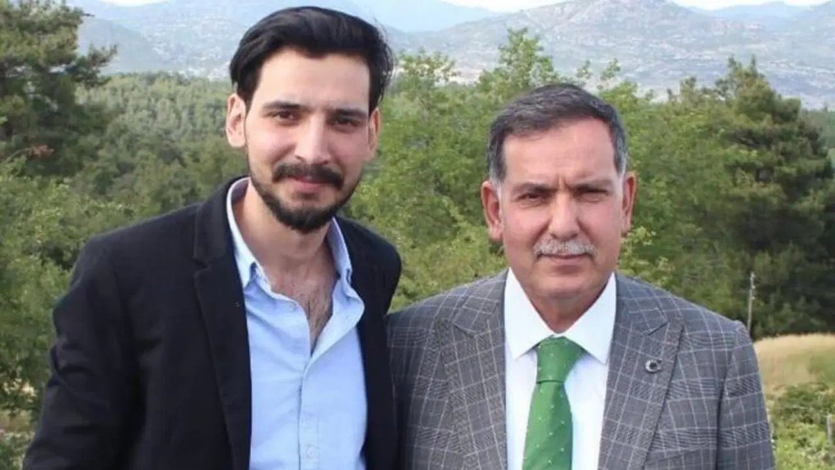 ankara_kusu's tweet photo. TBMM'ye ait makam aracında uyuşturucu ticareti yaparken yakalanan AK Parti Adana Milletvekili Ahmet Zenbilci'nin oğlu Muhammed Tayyip’in yazışmaları ortaya çıkmış 

Yazışmalarda daha önce 3 kez esrar sevkiyatı yapıldığı bilgisi yer almış https://t.co/4x1HNnJkwe