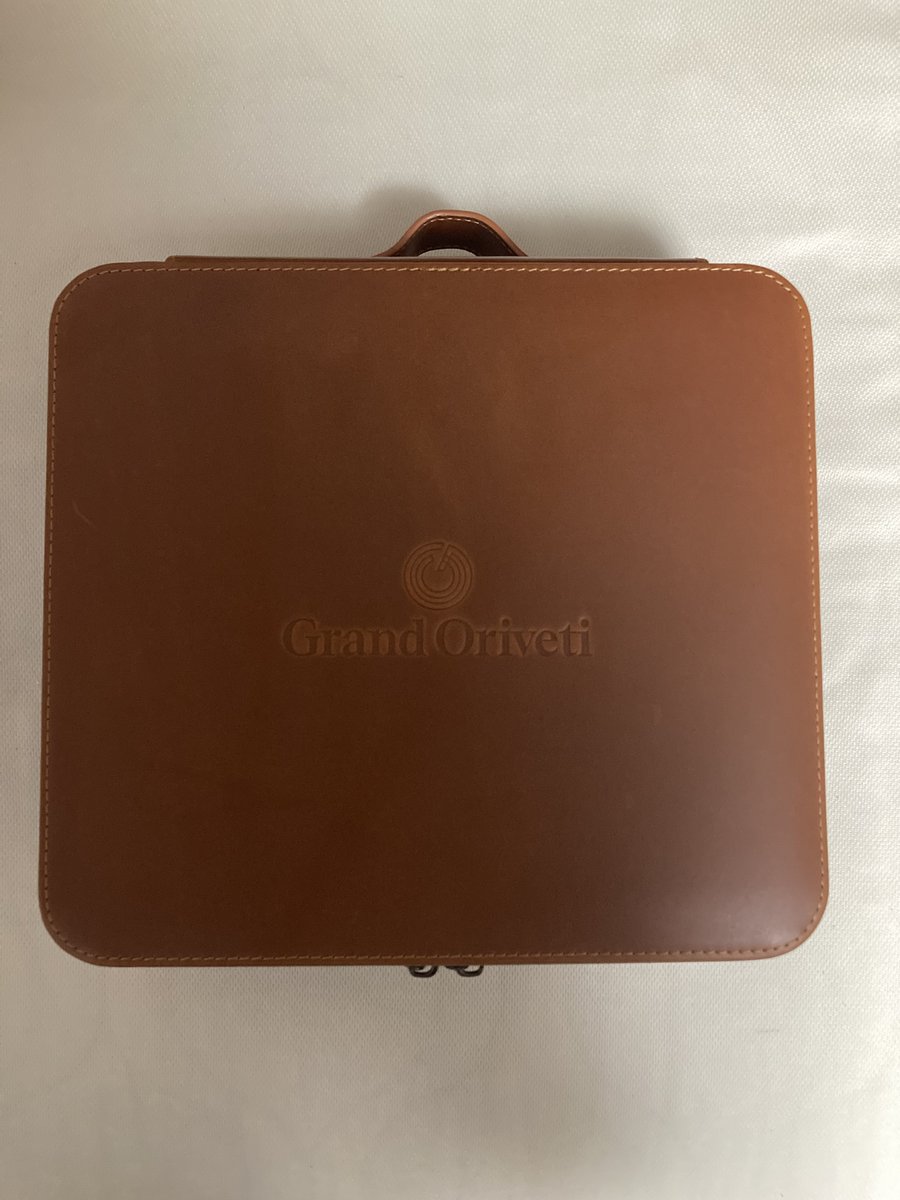kfo7u's tweet photo. 遅ればせながらMNG。

ORIVETI
GRAND ORIVETI Supremacy

試聴してからずっと欲しかった一品。
外箱からして豪華です😆
うーん…箱出しからイイ音を奏でてるなぁ♪
じっくりと育てて楽しんで行きます☺️ https://t.co/uyYk0LiaS5