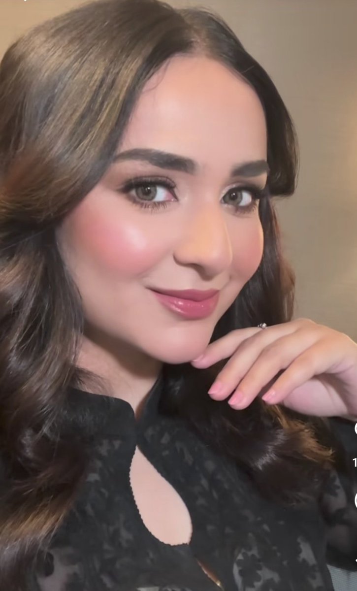 realityhurts32's tweet photo. Yumna is  radiating like a true Middle Eastern beauty 😍
GORGEOUS 🤤
#YumnaZaidi https://t.co/PY6UOVKHLt