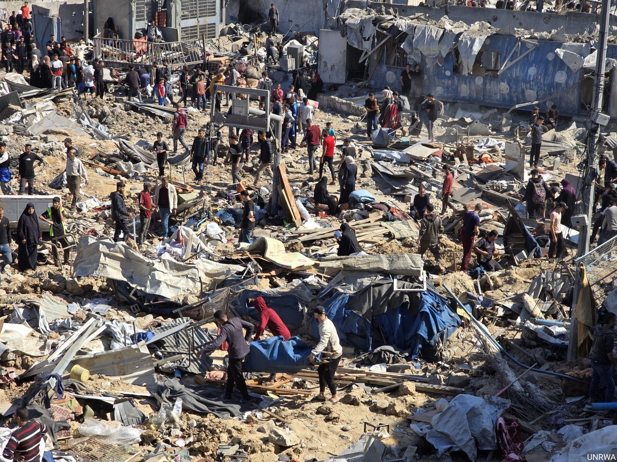 antonioguterres's tweet image. The situation for Palestinians in Gaza is beyond description, beyond atrocious & beyond inhumane.
A policy of siege & starvation makes a mockery of international law. The blockade against humanitarian aid must end immediately.
This is a moment for moral clarity & action.