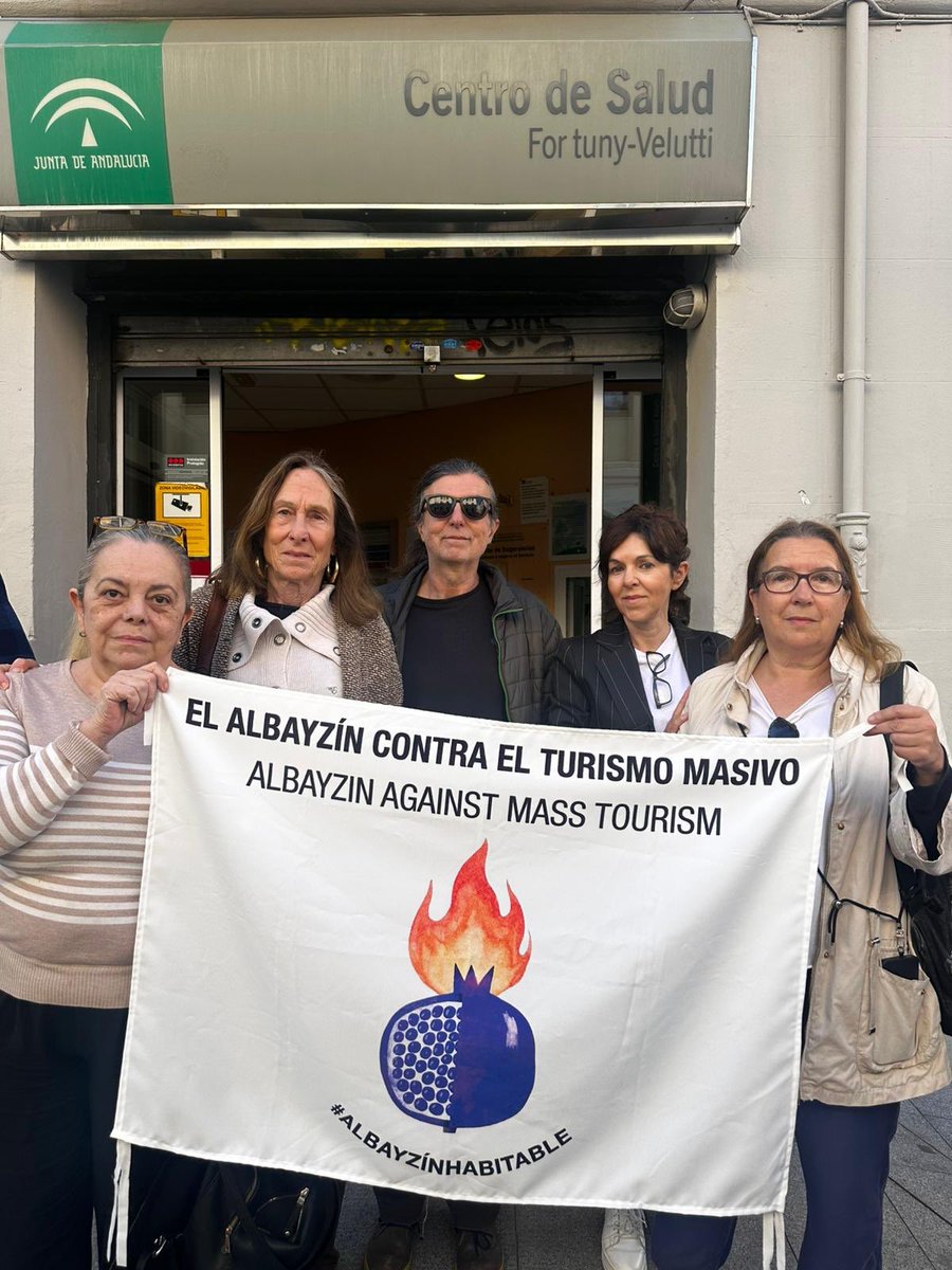 Ayer estuvimos en la concentración del centro de Salud, defendiendo que se mantengan los servicios de los habitantes del Albayzín 👇🏾