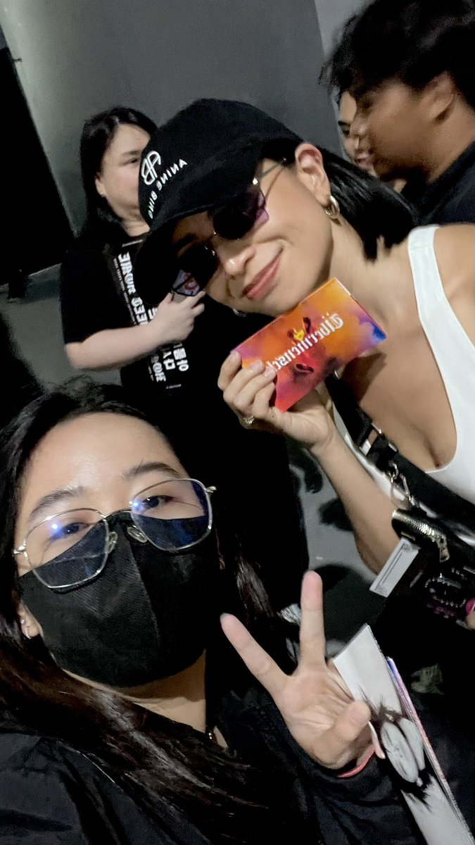 hello again <a href="/glaizaredux/">Glaiza de Castro</a>! enjoy the concert! ❤️ #GDRAGONinBULACAN