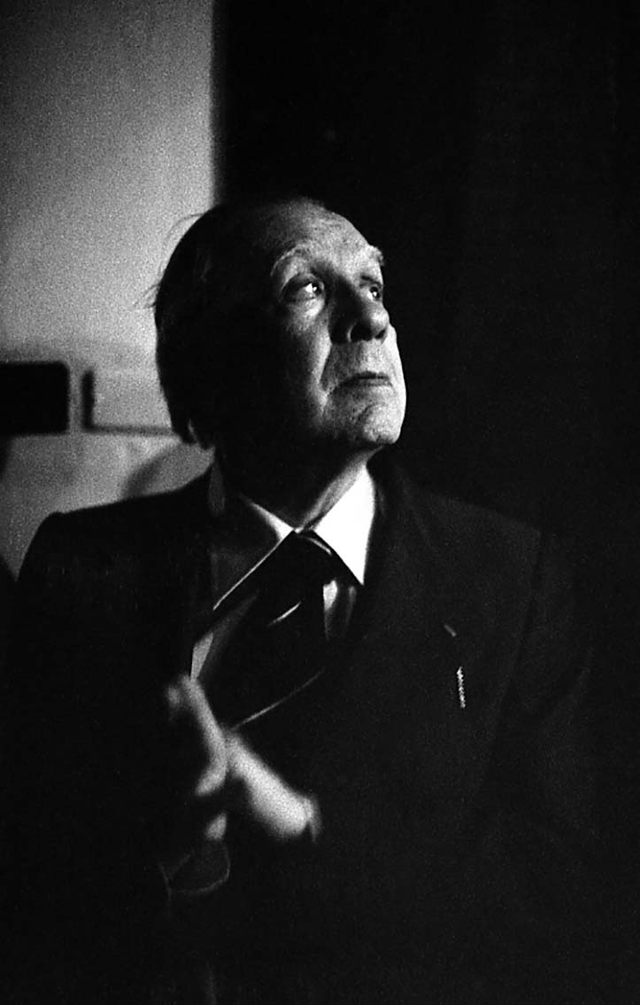 Jorge Luis Borges

Bir əl idi o sadəcə
Saçlarını sığallayan
Keçmişdə sənin

Tərcümə: N. H