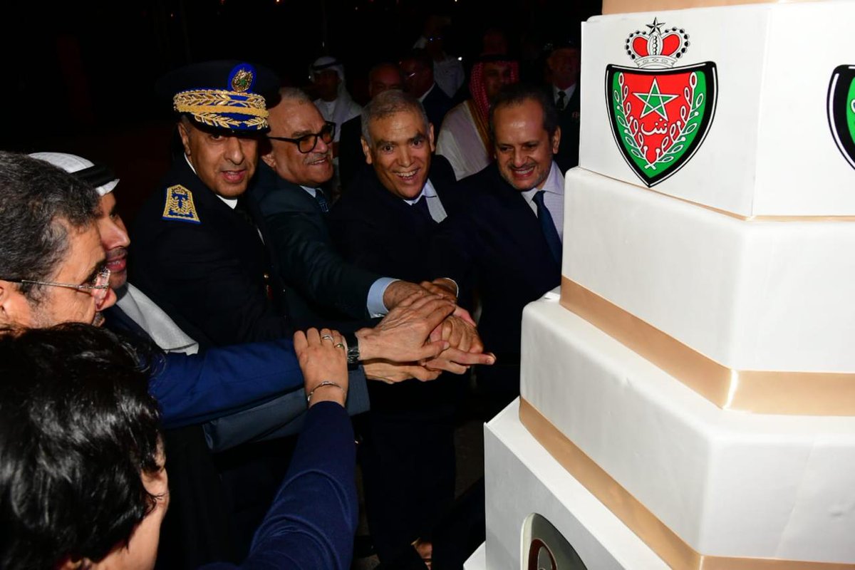 ليست مجرد صورة احتفالية. مؤسسات الدولة في لحظة وحدة وتكامل. أيادٍ بيضاء من الأمن والاستخبارات والدرك والعدل والحسابات، تسهر على حماية المغرب من الفوضى والفساد. إنها رسالة قوية بأن حماية المغرب مسؤولية جماعية تتكامل فيها الأجهزة باحترافية وتفانٍ تحت القيادة الرشيدة لجلالة الملك🫡