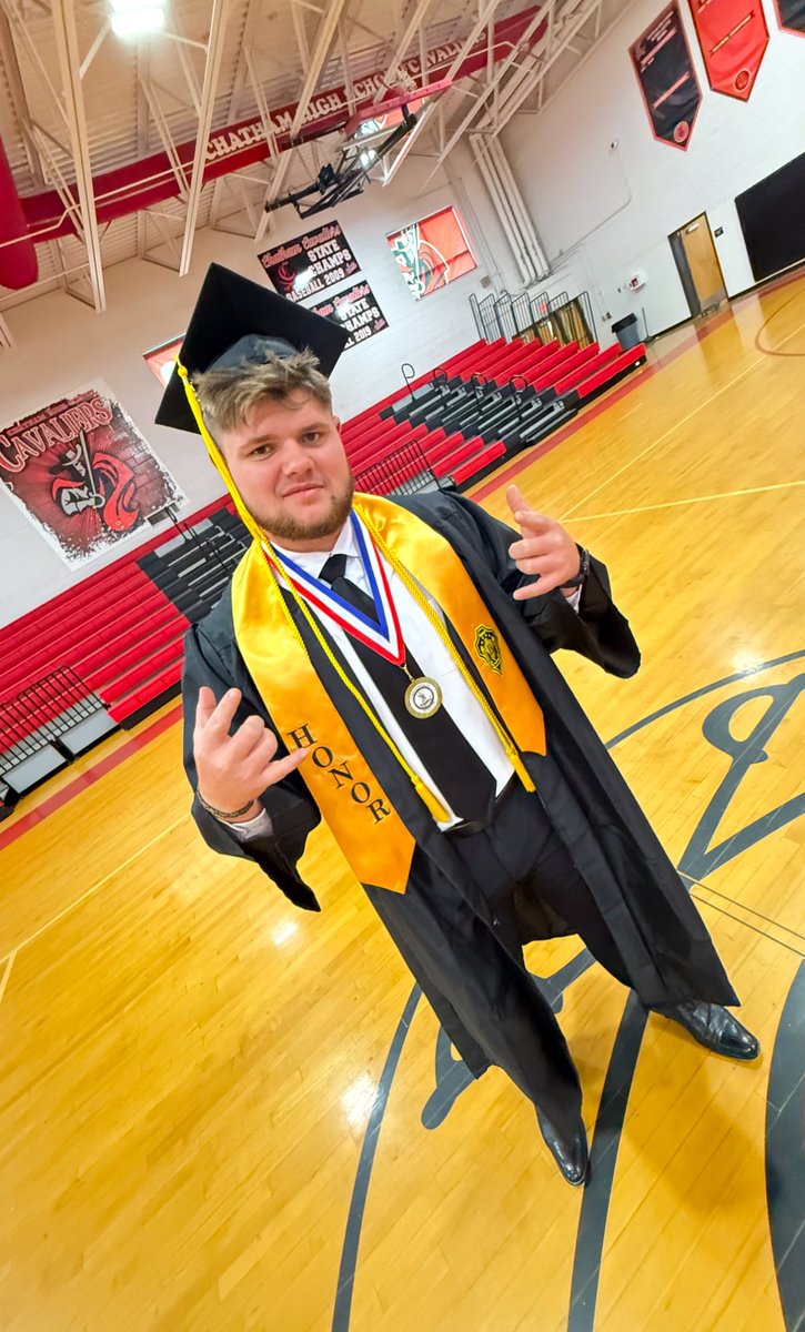 Congrats to <a href="/BigJackReece/">Jack Reece</a> 

• Honor grad w/a 4.33 cumulative gpa
• Commonwealth Scholar 
• Four-year Honor Roll 
• Citizenship Award  
• “Male Athlete of the Year”
• “One Team One Dream” Scholarship 
• “Bill Dudley Leadership Award” 

Not bad young man! 👊🏼❤️
#ProudPapa