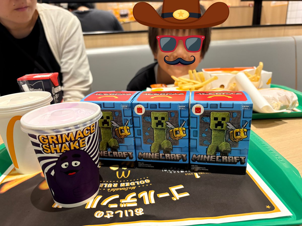 dekogaki's tweet photo. 息子のリクエストで一年に一回行くか行かないかのマック🍔🍟🥤マイクラのオモチャをもらうために強制ハッピーセット（笑）
話題のグリマスシェイクも♪ https://t.co/UvVknexj6t