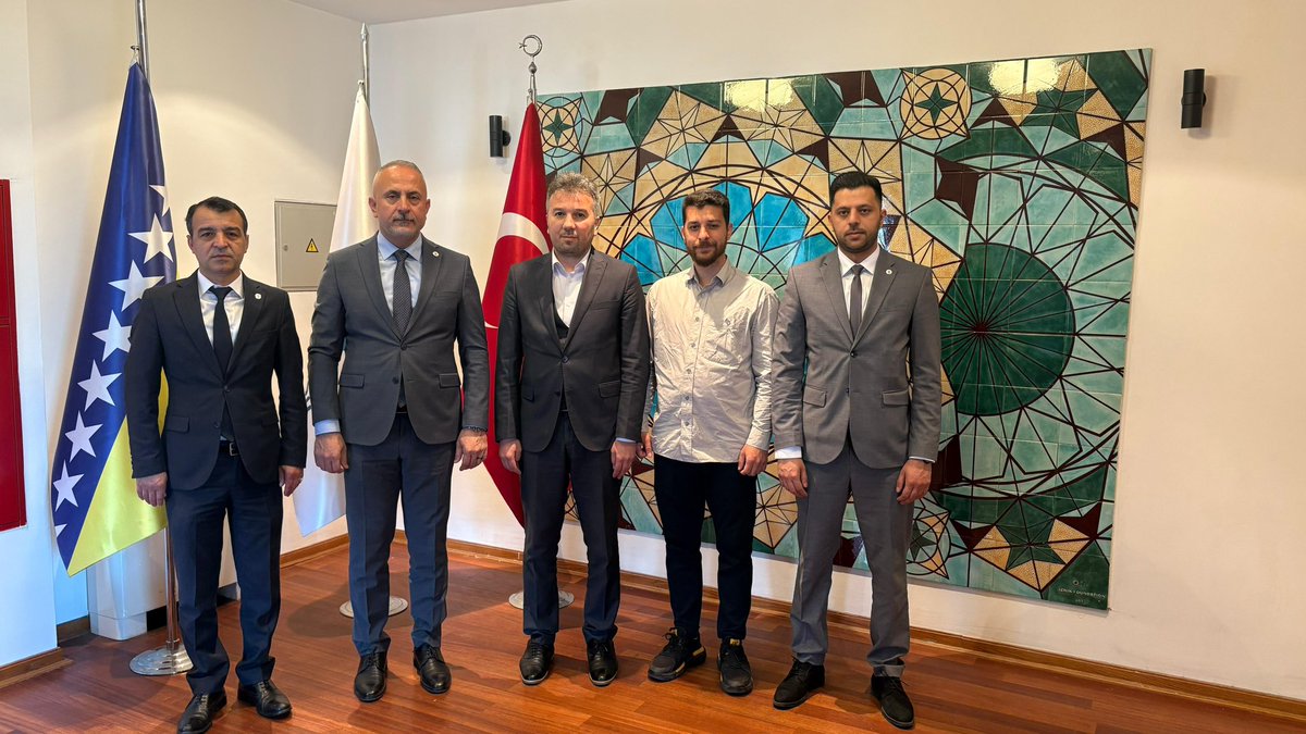 📍Saraybosna

Bosna-Hersek Yunus Emre Enstitüsü Koordinatörü Sayın Mehmet Akif Yaman’ı ziyaret ederek, eğitim ve kültür alanlarındaki iş birliklerine dair verimli bir görüşme gerçekleştirdik.

Gösterdikleri misafirperverlik için teşekkür ediyoruz.