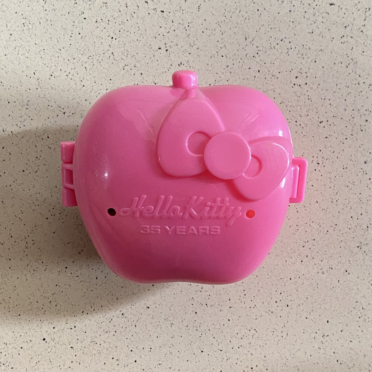 9905AM's tweet photo. ⭐️👛🥣 https://t.co/KgDfr11skI