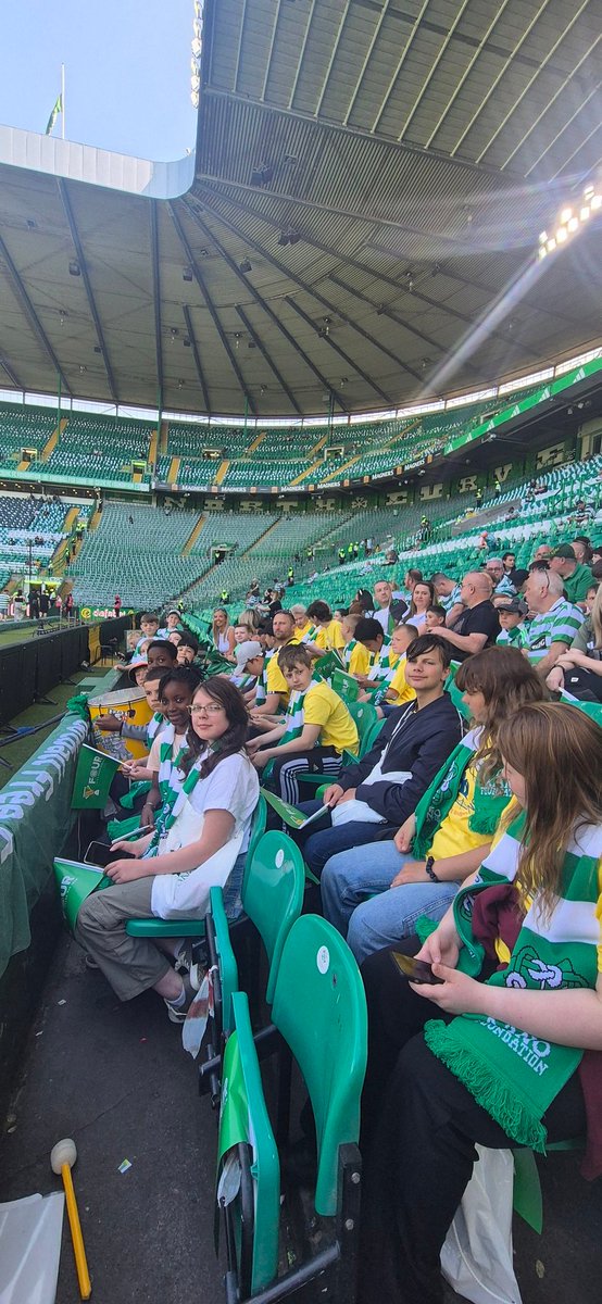 Kano kids are seated and ready to party! Give us a wave if you see us 😎🍀