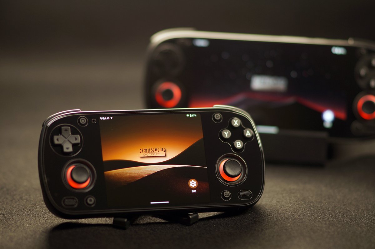 fujimaro_x's tweet photo. レトロゲーム機進化の、一つの到達点
#RetroidPocketMiniV2 https://t.co/624F9julgV