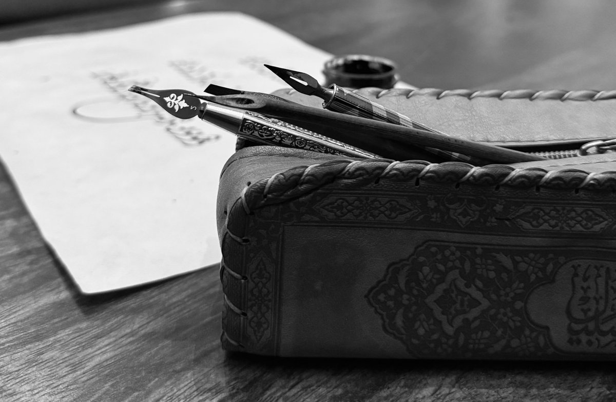 «ولا أكتبُ عنك إلا وأرى وقوفك بين المعاني والألفاظ، المعنى غزير.. لكنَّ وصفك لا يُحيطُ به لفظٌ»